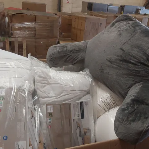 PALLET CONTAINING A VERY LARGE QUANTITY OF ASSORTED PILLOWS AND RELATED BEDDING/COMFORT PRODUCTS ECT