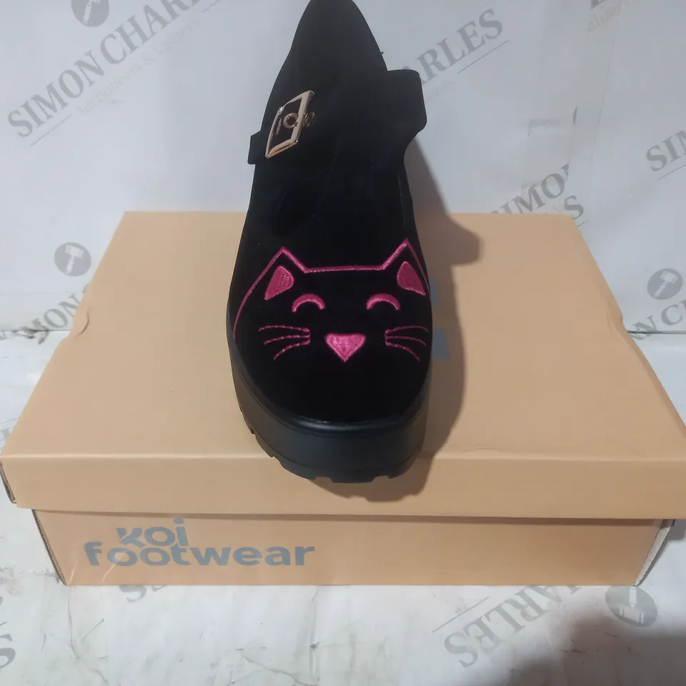 BRAND NEW BOXED PAIR OF KOI VEGAN LEATHER SAI MARY JANES SALEM SPHYNX EDITION SHOES IN BLACK SUEDE/PINK CAT - UK SIZE 6