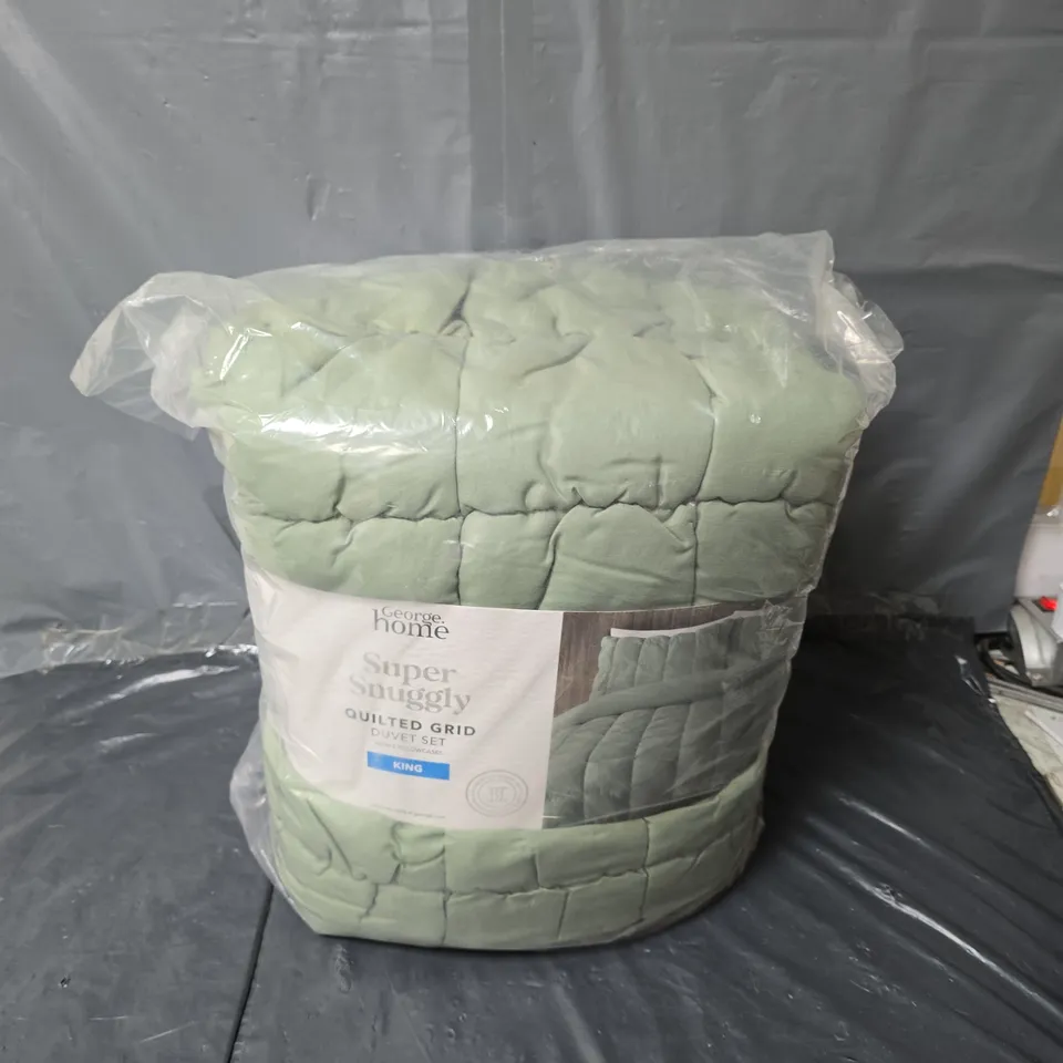 HOME SUPER SNUGGLY QUILTED GRID DUVET SET IN SAGE - KING