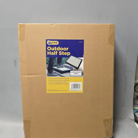 BOXED HYFIVE OUTDOOR HALF STEP 
