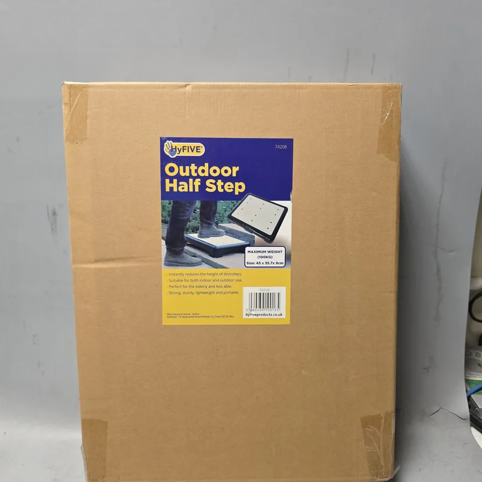 BOXED HYFIVE OUTDOOR HALF STEP 