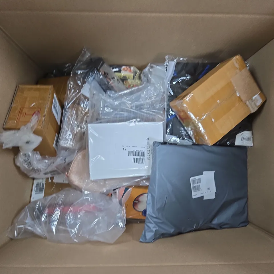 BOX OF APPROXIMATELY 20 ASSORTED HOMEWARE ITEMS TO INCLUDE POWER BANKS, WASHABLE KNICKERS AND SILICONE CLEANER