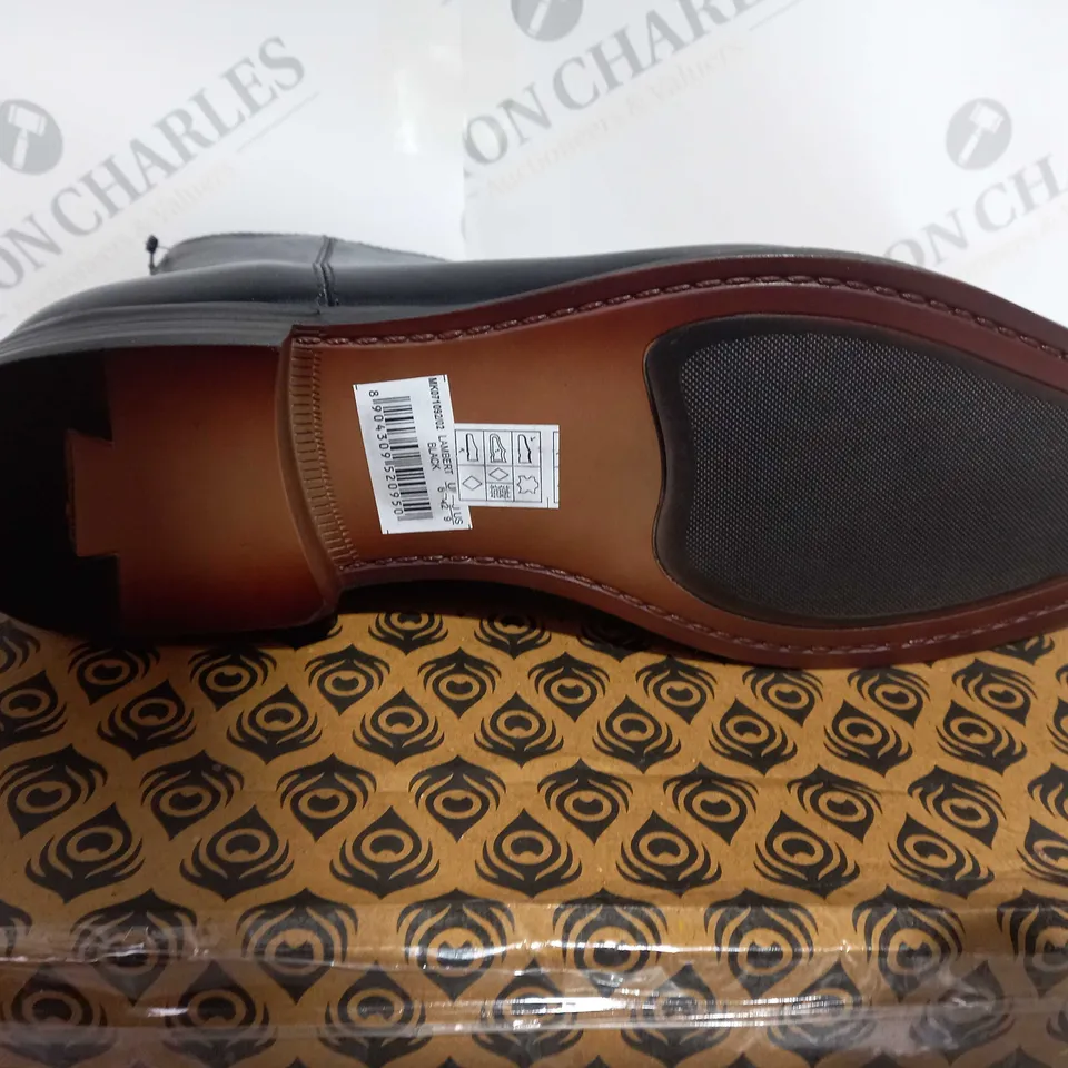 BOXED PAIR FO THOMAS CRICK LAMBERT BLACK SIZE 8 