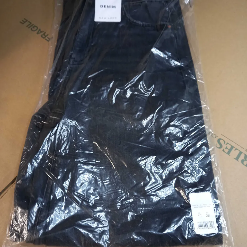 PACKAGED NEW LOOK 90'S RIP BLACK JEANS - SIZE 10