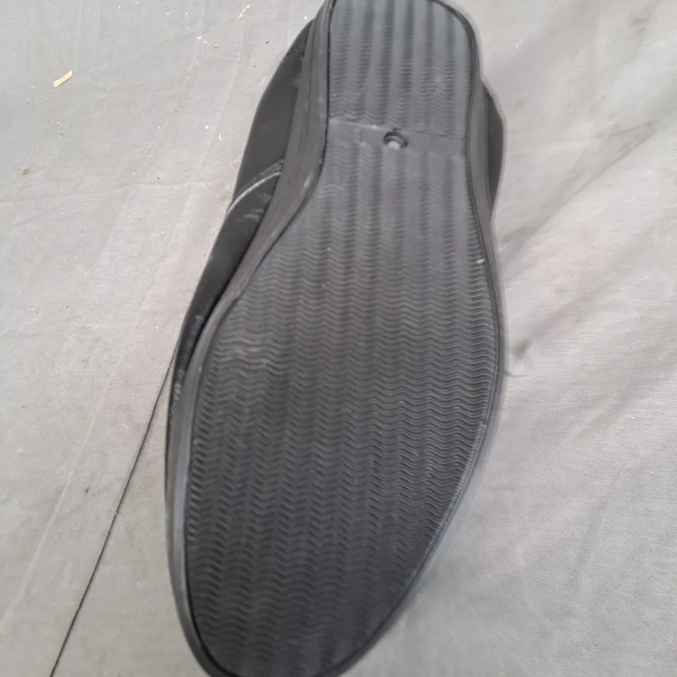 BOX OF APPROXIMATLY 10 BLACK FLATS SHOES IN VARIOUS SIZE 