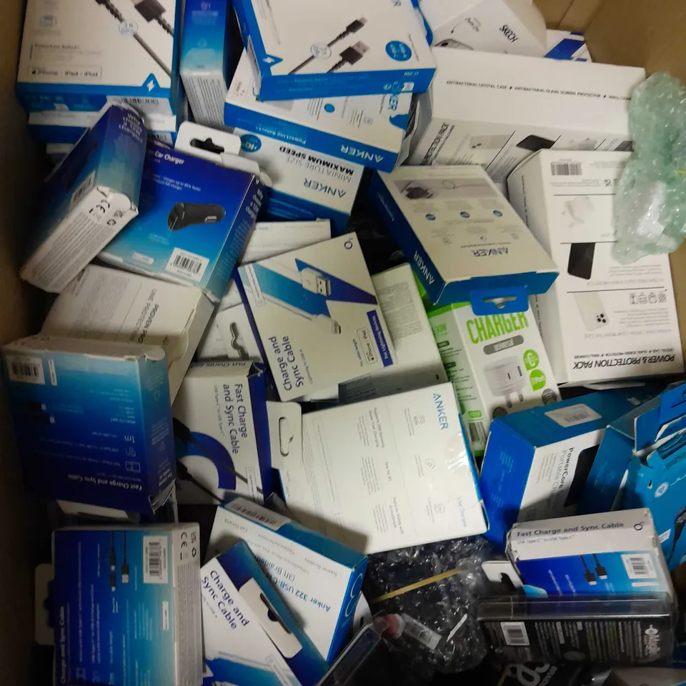 LARGE BOX OF APPROX 100 ASSORTED ELECTRICAL ITEMS TO INCLUDE ANKER POWER WAVE BASE PAD, JUICE MAGNETIC CHARGER, ANKER USB-C TO USB-C CABLE ETC