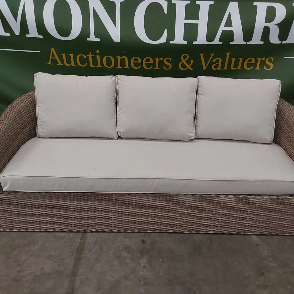 BOXED PRIMROSE LIVING GARDEN AND PATIO CURVED 3-SEATER SOFA NATURAL COLOUR WITH CUSHIONS