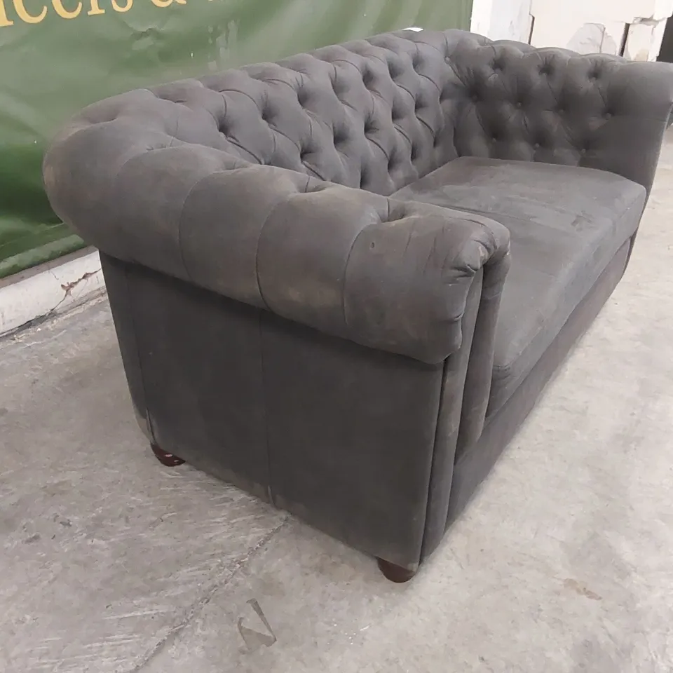 QUALITY DESIGNER GREY FABRIC UPHOLSTERED BUTTON BACK SOFA