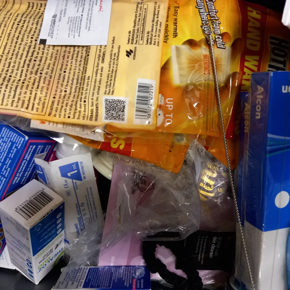 LOT OF APPROXIMATELY 20 HEALTH & BEAUTY ITEMS, TO INCLUDE FRAGRANCE OILS, EGYPTIAN SERUM, DOVE, ETC