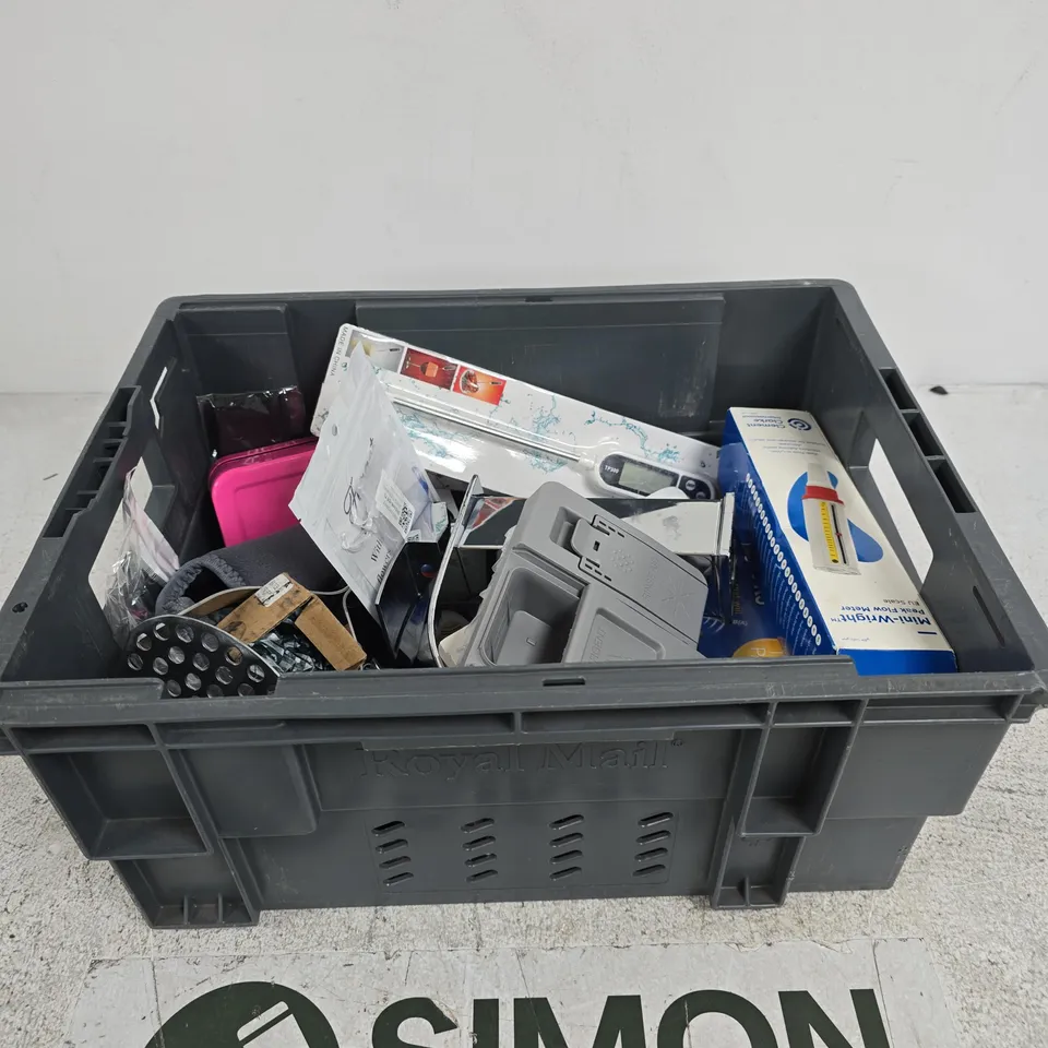 APPROXIMATELY 20 ASSORTED ITEMS INCLUDING A JOHN LEWIS STAINLESS STEEL POTATO MASHER, SILICONE SCAR SHEETS AND A TAP FITTING