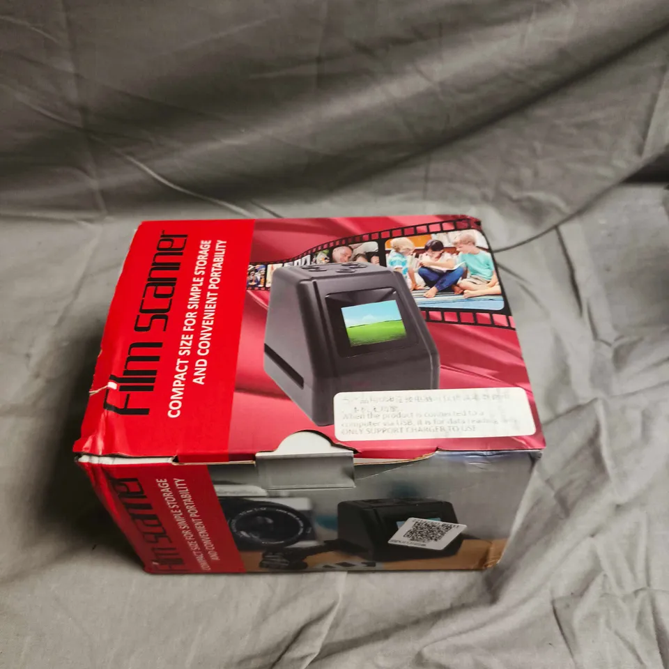 FILM SCANNER – PORTABLE BLACK USB FILM/SLIDE SCANNER