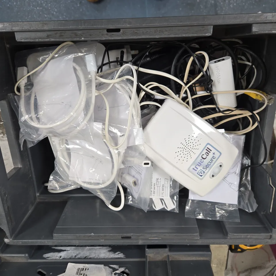 APPROXIMATELY 20 ELECTRICAL ITEMS TO INCLUDE - REMOTE CONTROLS, WIFI HUB AND POWER ADAPTERS