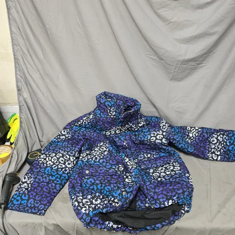 BOX OF APPROXIMATELY 10 ASSORTED ITEMS TO INCLUDE: MULTI COLOURED COAT AND GREEN DRESS