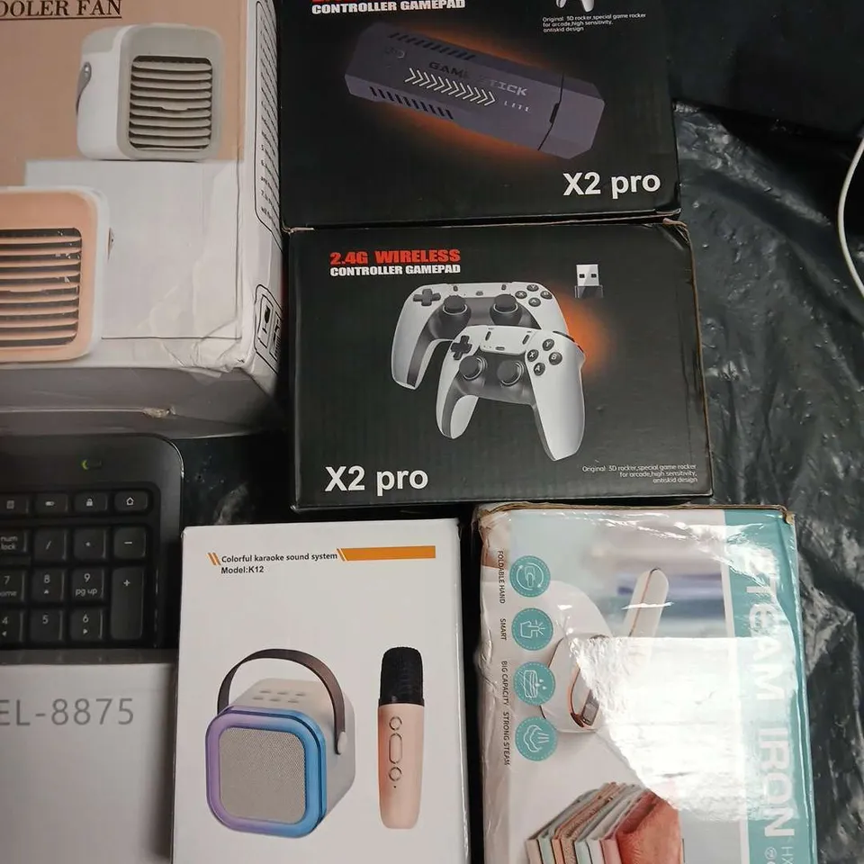LOT OF APPROXIMATELY 14 ASSORTED HOUSEHOLD ITEMS TO INCLUDE KEYBOARDS, HEATERS AND STEAM IRON