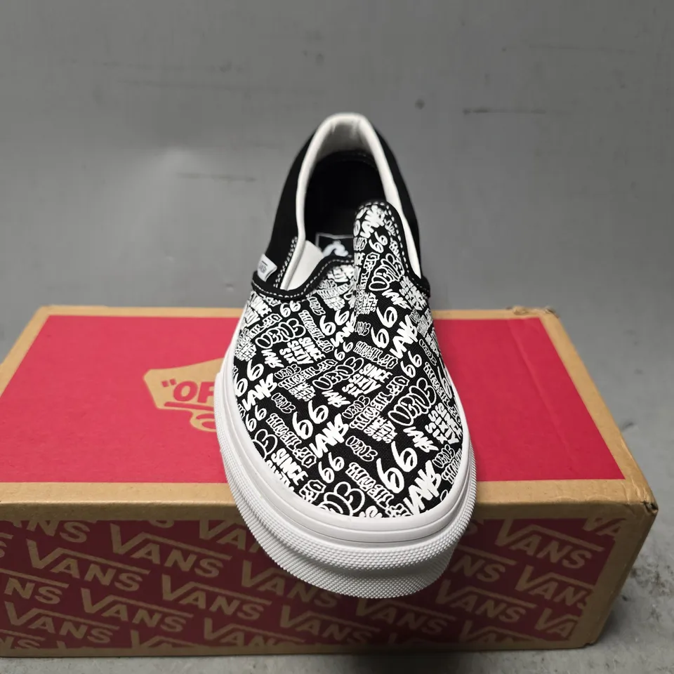 BOXED VANS OFF THE WALL CLASSIC SLIP O - UK 4 