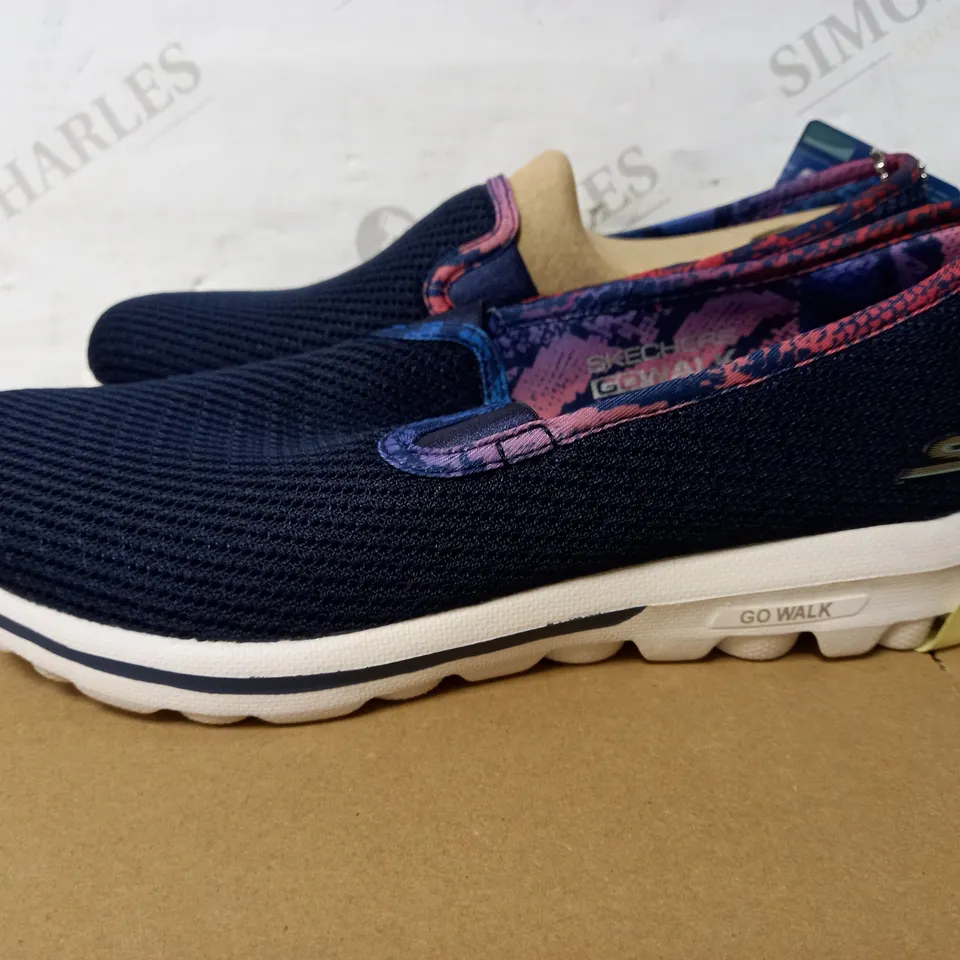 SKECHERS ORIGINAL GO WALK SNAKE SLIP ON TRAINER (NAVY), SIZE 4 UK