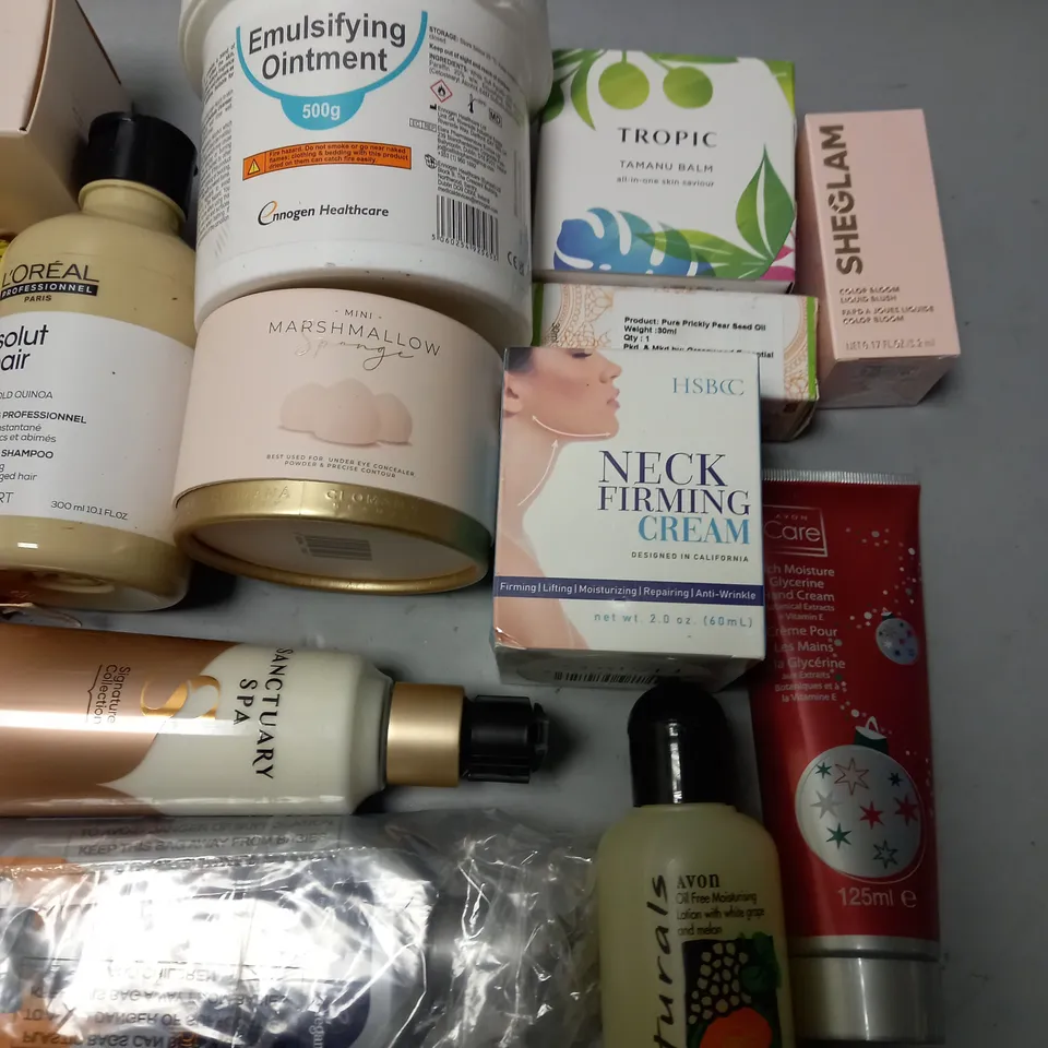 LOT OF APPROXIMATELY 25 ASSORTED HEALTH AND BEAUTY ITEMS TO INCLUDE REVOLUTION FACIAL ROLLER, EMULSIFYING OINTMENT, BIOLACE CONDITIONING CREAM AND NECK FIRMING CREAM