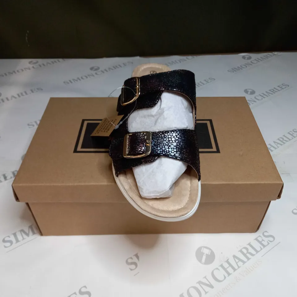 BOXED PAIR OF CUSHION WALK BLACK STRAPPY SANDALS - SIZE 7