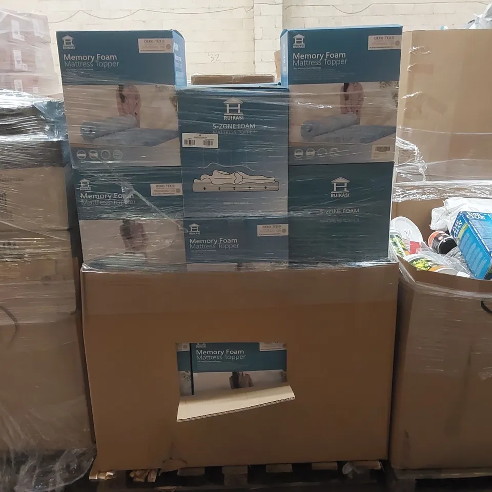 PALLET CONTAINING A LARGE QUANTITY OF BOXED MEMORY FOAM MATTRESS TOPPERS