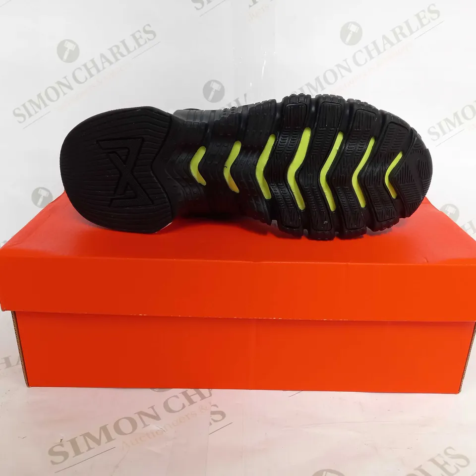 NIKE FREE METCON 3 IN BLACK - UK 7