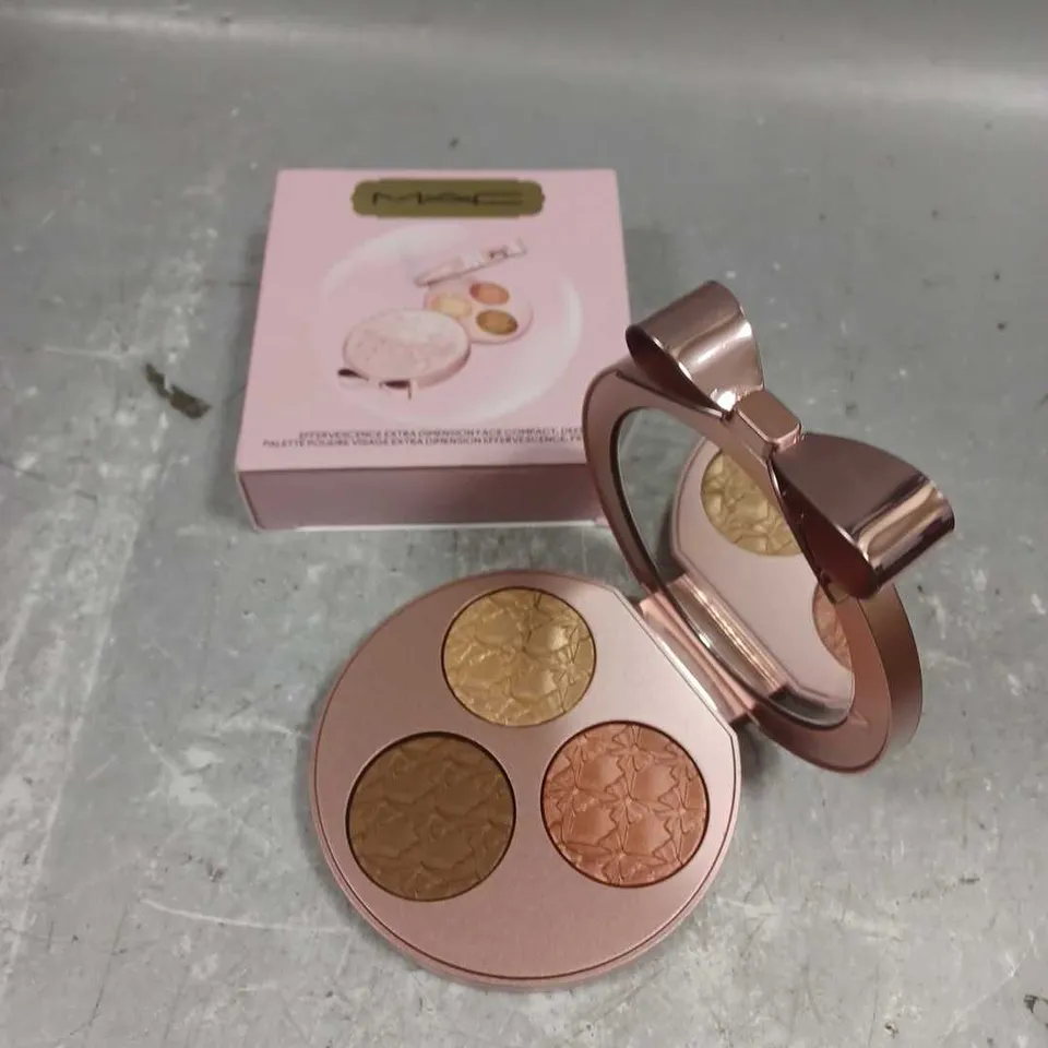 BOXED MAC EFFERVESCENCE EXTRA DIMENSION FACE COMPACT DEEP 