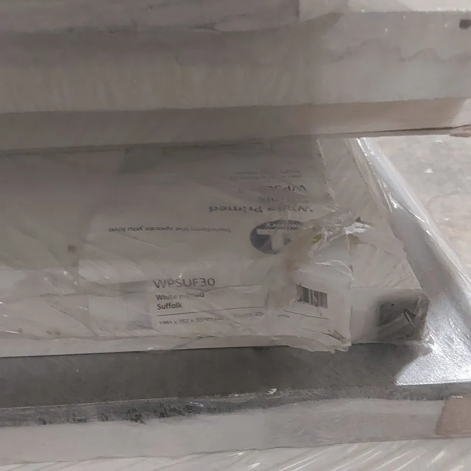 PALLET CONTAINING A VERY LARGE QUANTITY OF WOODEN INTERNAL DOORS