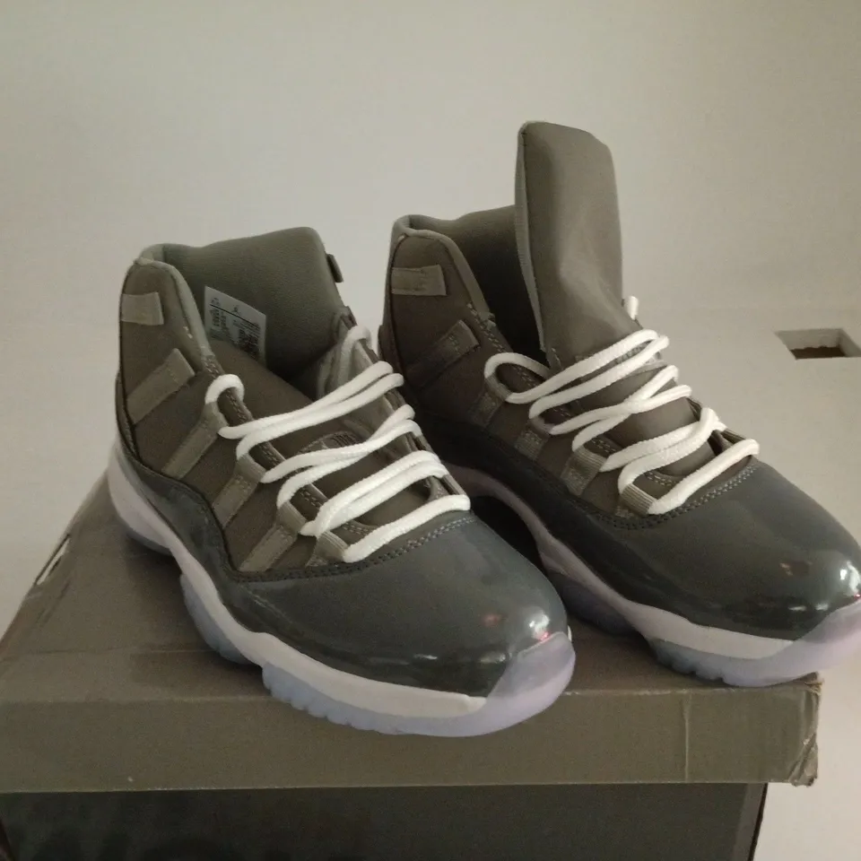 NIKE AIR JORDAN 11 RETRO UK 6 BOXED