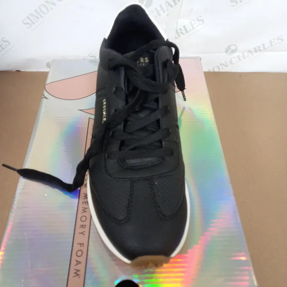 SKETCHERS STREET LOS ANGELES IN BLACK SIZE 6