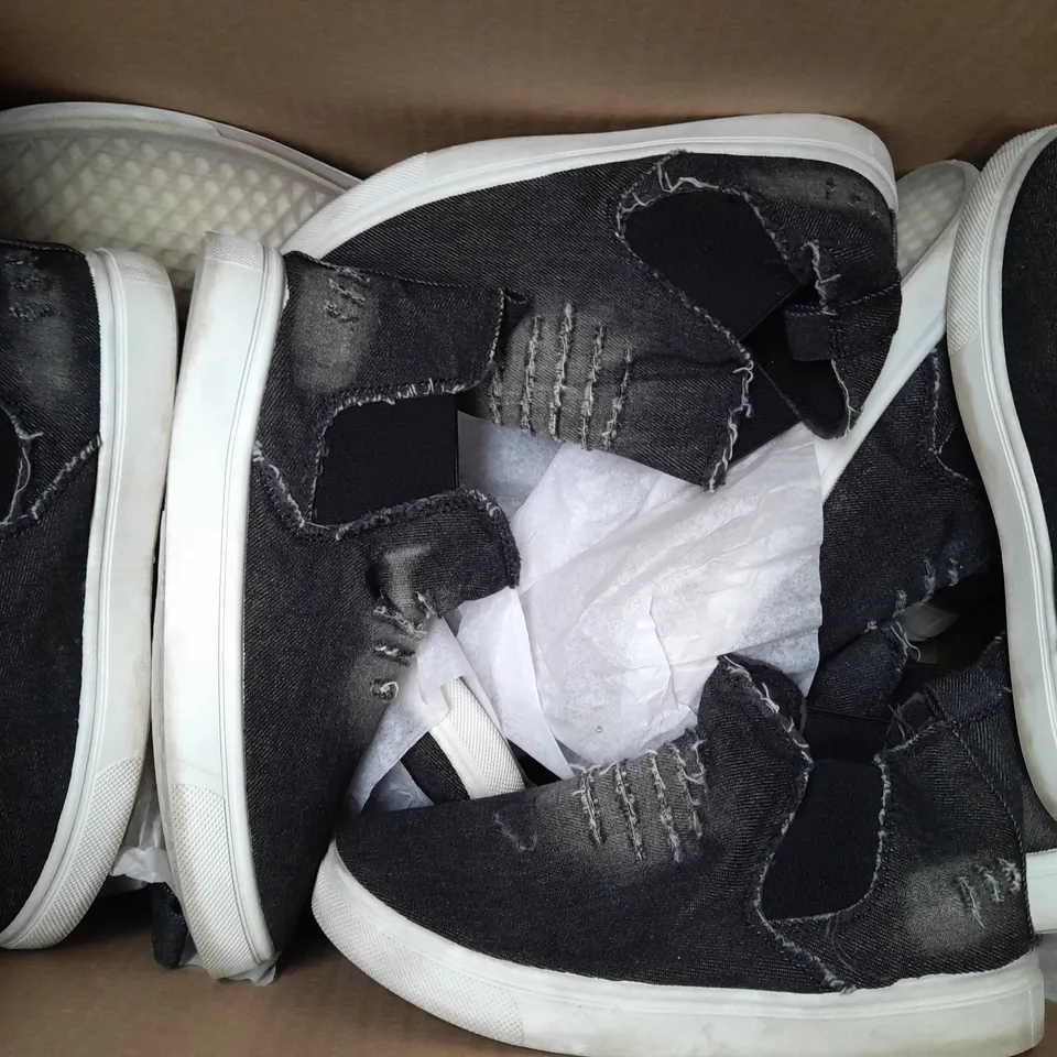 BOX OF APPROXIMATELY 10 PAIRS OF W.S AM-035 SHOES IN BLACK DENIM - VARIOUS SIZES
