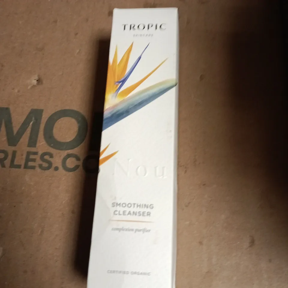 APPROXIMATELY 20 ASSORTED COSMETIC ITEMS INCLUDING TROPIC SKINCARE  , ROSE OUD SHEA BODY BUTTER AND CETAPHIL CLEANSER 