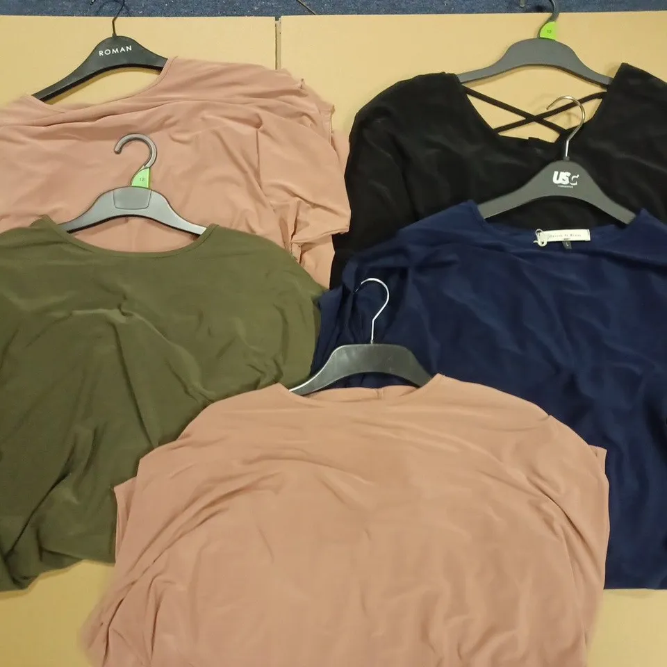 BOX OF APPROX 10 ASSORTED ITEMS OF MAISON DE NIMES CLOTHING IN VARIOUS SIZES AND STYLES 