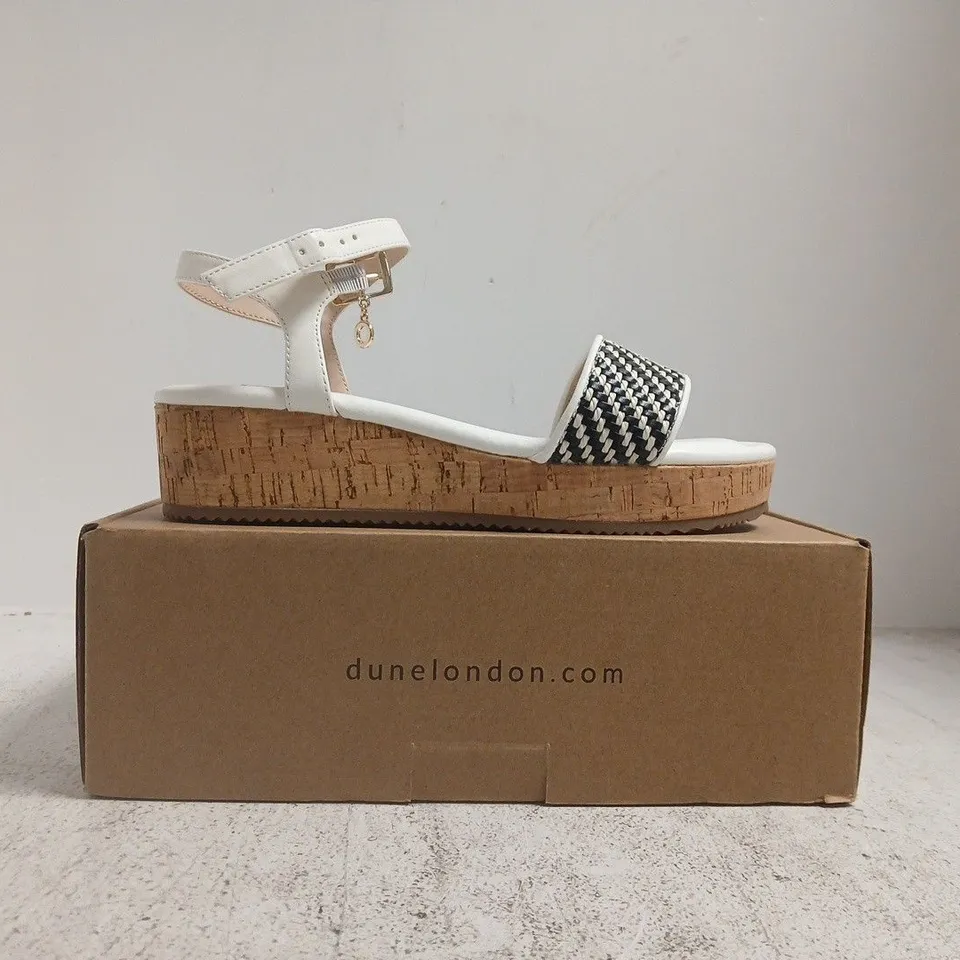 BOXED PAIR OF DUNE LONDON OPEN TOE LOW WEDGE SANDALS IN WHITE/BLACK SIZE 6
