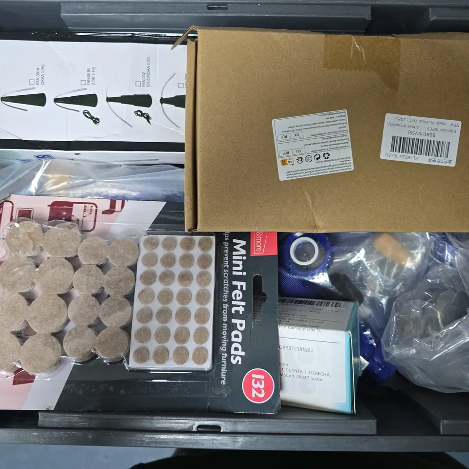 APPROXIMATELY 15 ASSORTED HOUSEHOLD ITEMS TO INCLUDE MINI FELT PADS, FAN FLY REPELLER, DRAGONFLY WALLART, ETC