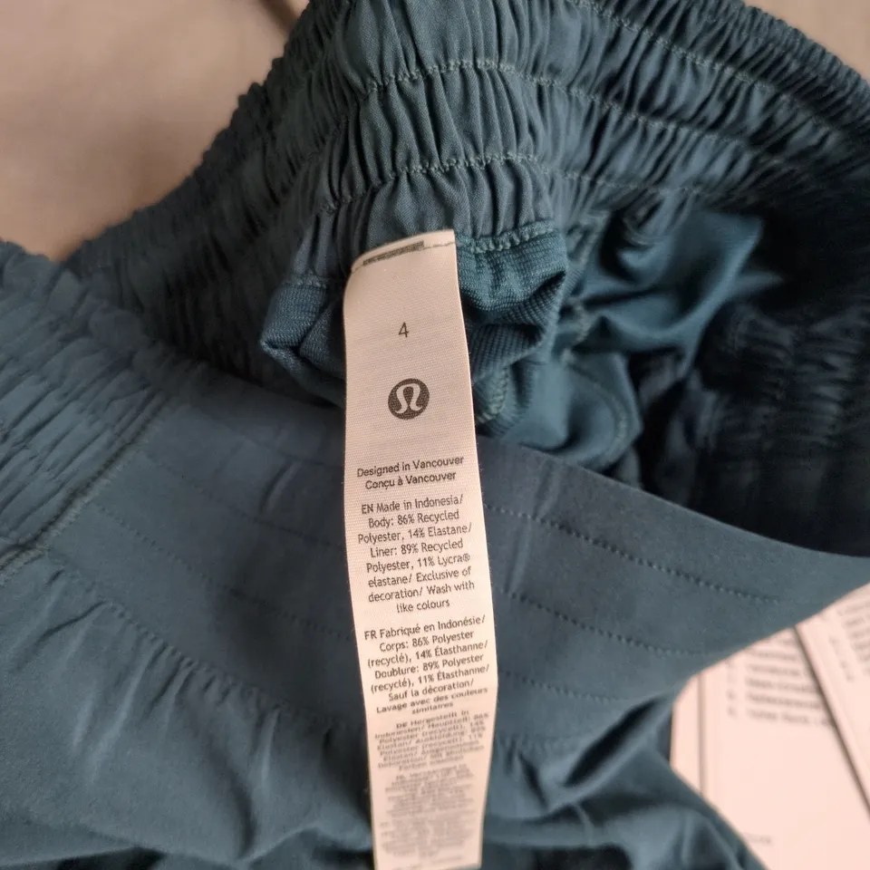 LULULEMON WOMEN’S HOTTY HOT SHORT 4 – UK 8 (US 4), TEAL