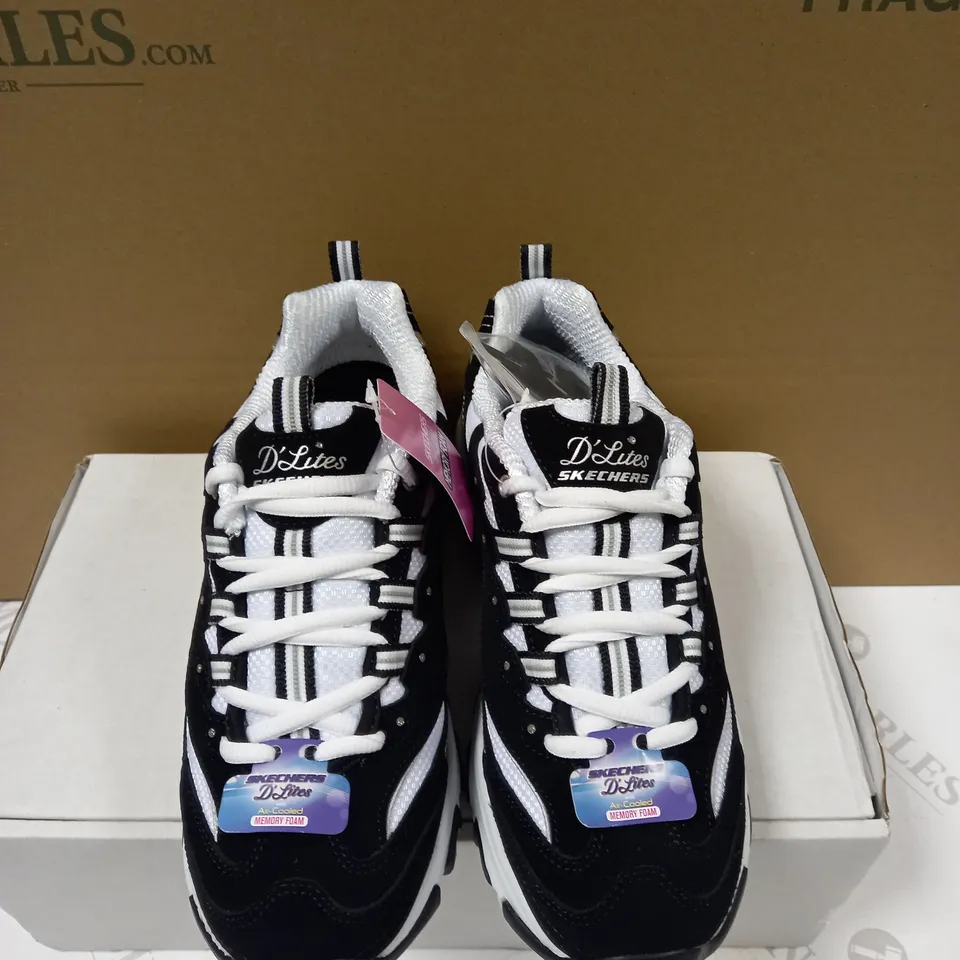 SKECHERS D'LITES TRAINERS BLACK - SIZE 4