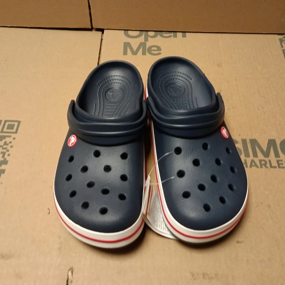 UNBOXED PAIR OF CROCS CROCBAND CLOGS IN NAVY - M9/W11