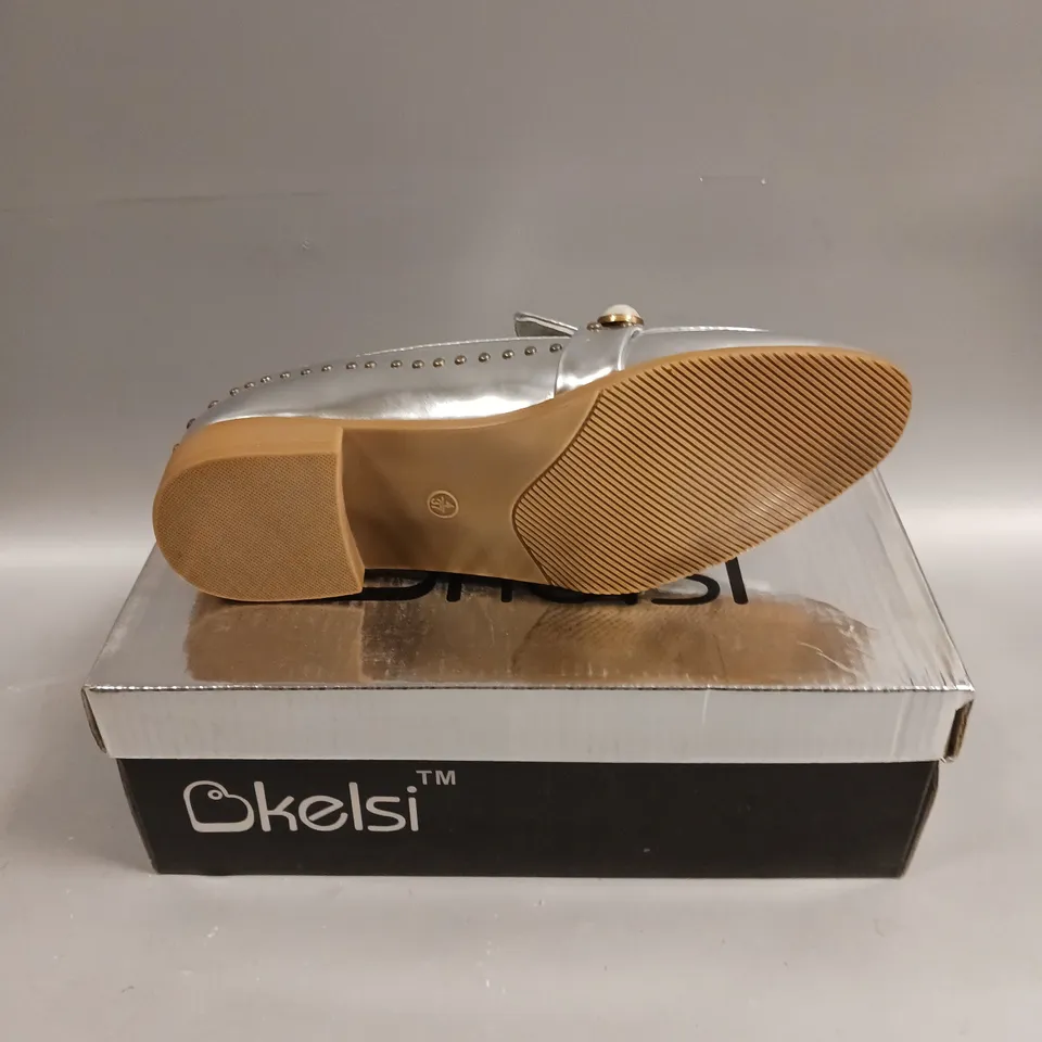 BOXED PAIR OF BKELSI DL86 SLIPS ON SHOES IN SILVER - 4