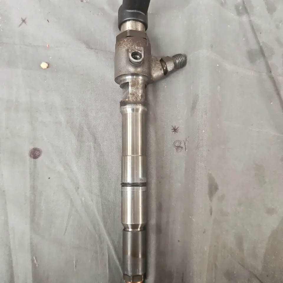 DIESEL FUEL INJECTOR – VEHICLE PART (USED) 
