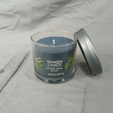 YANKEE CANDLE BAYSIDE CEDAR SCENTED CANDLE – 122G