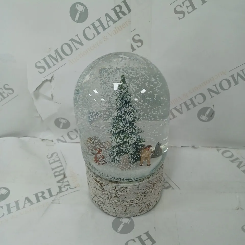 SARA DAVIES WOODLAND SCENE SNOW GLOBE