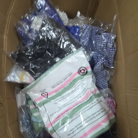 APPROXIMATELY 15 ASSORTED CLOTHING ITEMS IN VARIOUS COLOURS, SIZES, AND STYLES