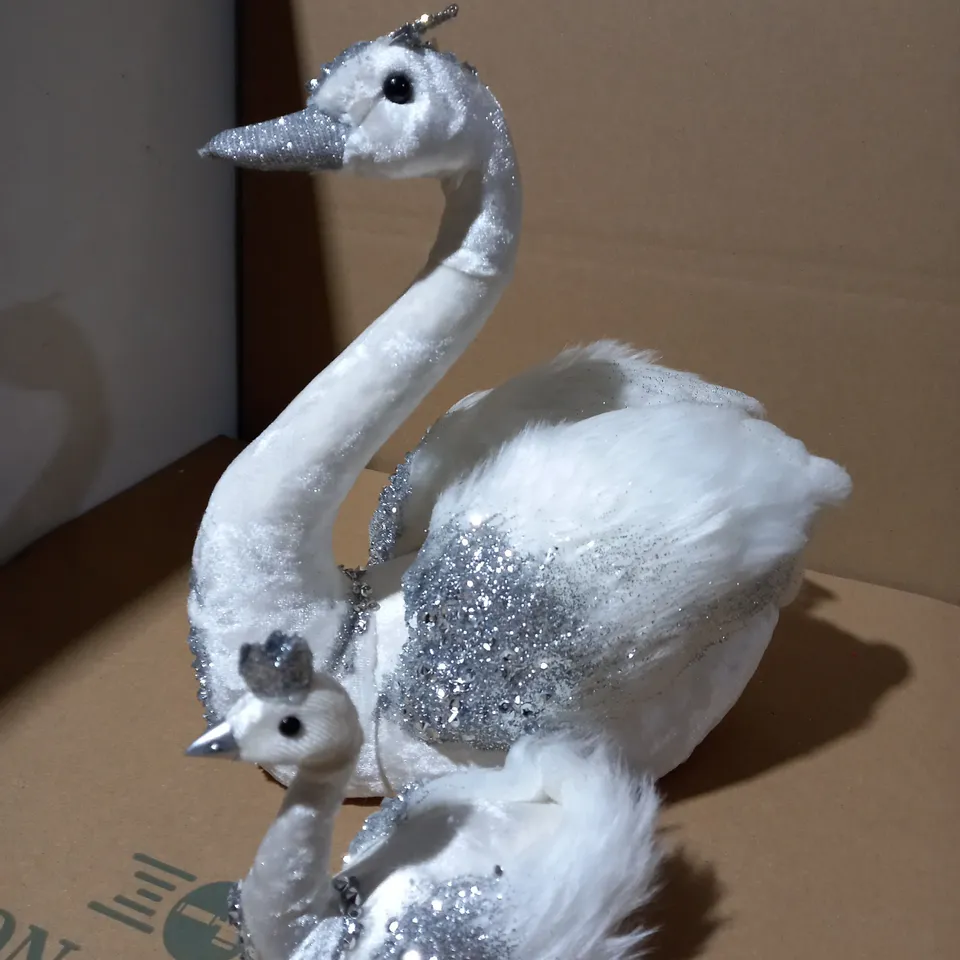 JM BY JULIEN MACDONALD SET OF 2 FAUX FUR SWANS