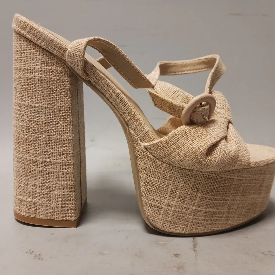 BOXED PAIR OF DESIGNER OPEN TOE PLATFORM BLOCK HEEL SANDALS IN SAND EU SIZE 35