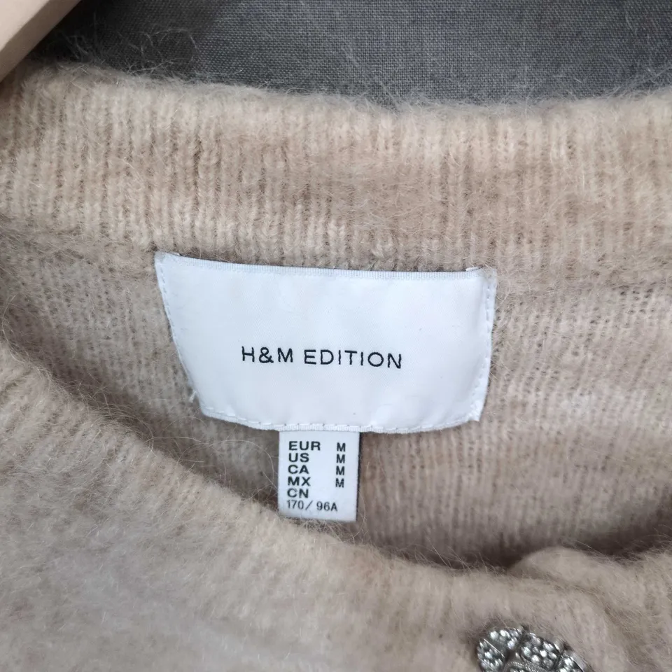 H&M EDITION BEIGE FLUFFY KNIT SHORT-SLEEVE CARDIGAN – SIZE M