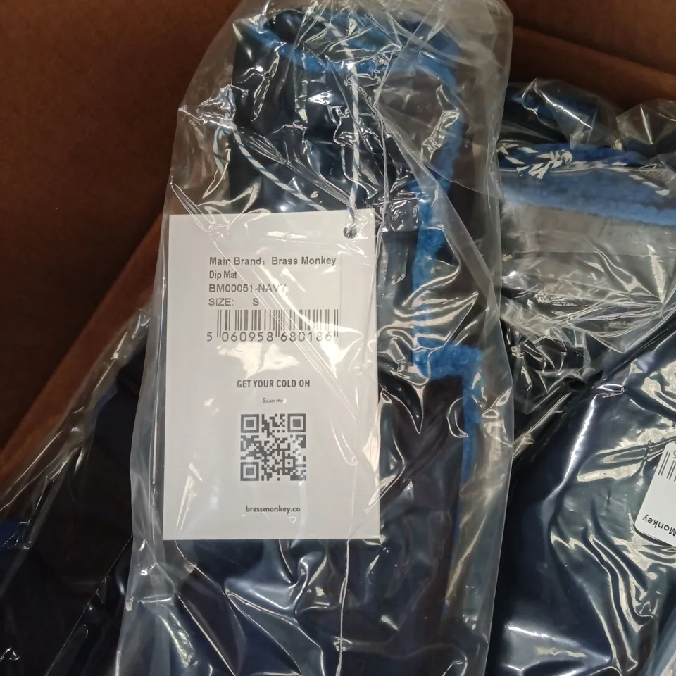 BOX OF APPROXIMATELY 30 X BRAND NEW BRASS MONKEY DIP MATS - NAVY // SIZE: S