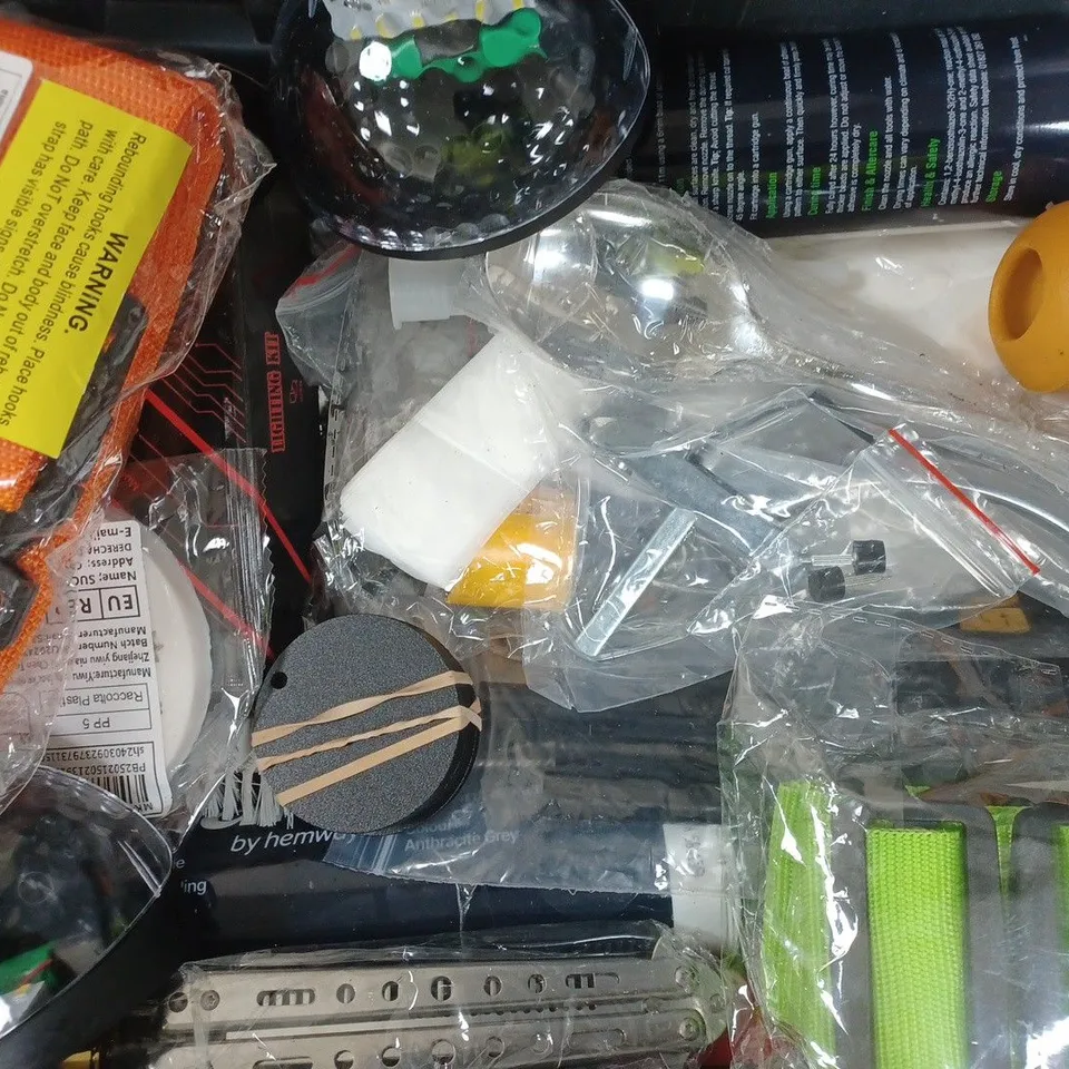 APPROXIMATELY 10 ASSORTED HOUSEHOLD ITEMS TO INCLUDE CARPET TO FLOOR TAPE, FREEZER BAGS, ETC