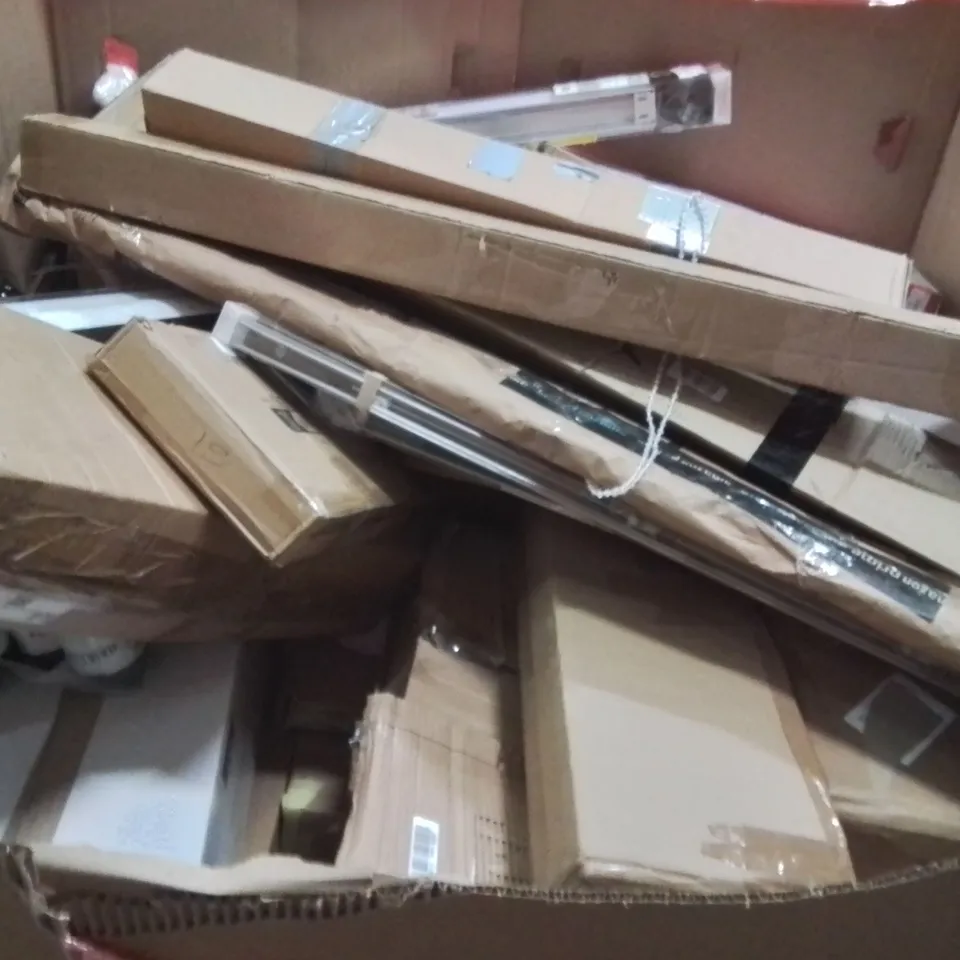 PALLET OF ASSORTED HOUSEHOLD GOODS AND PRODUCTS TO INCLUDE;ROLLER BLINDS,POPUP TENT,CLOTHES AIRER