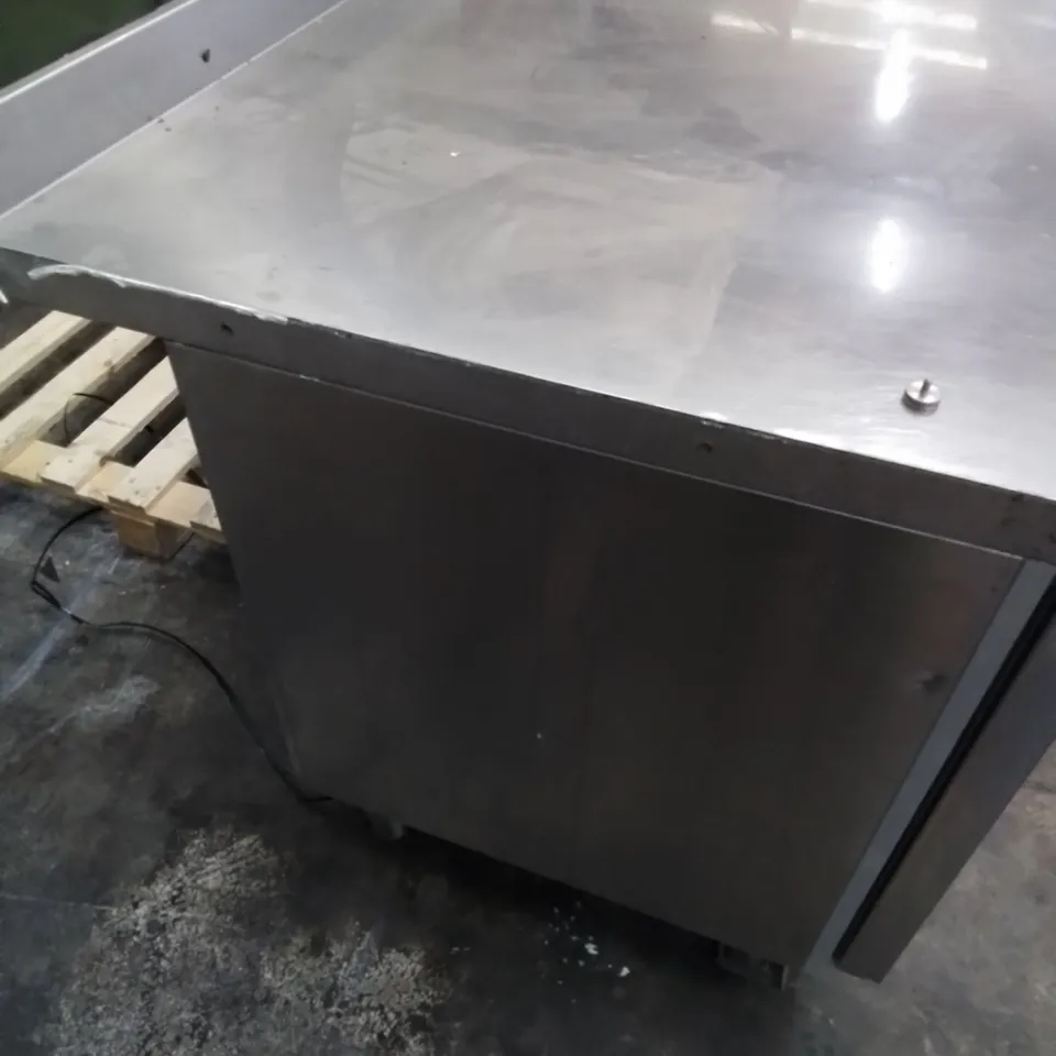 COMMERCIAL REFRIGERATED FOOD PREP STATION 