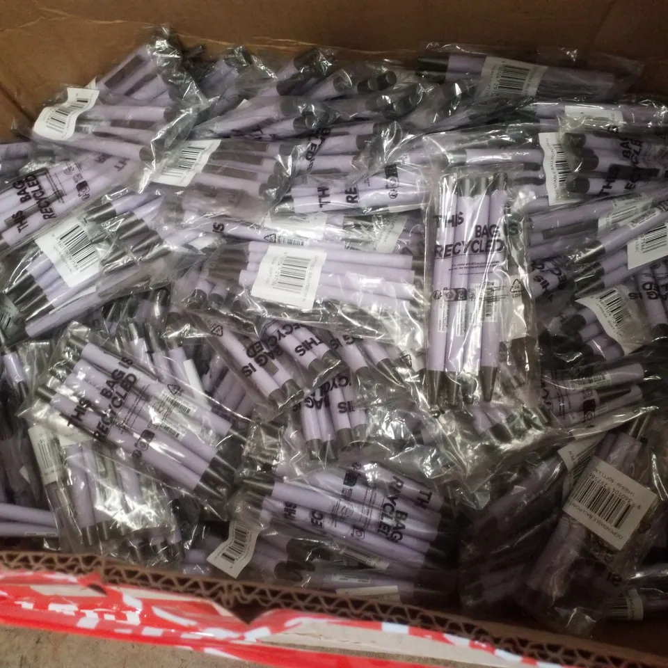 PALLET CONTAINING ASSORTED PRODUCTS INCLUDING ASSORTED LETTER KEYCHAINS & BALLPOINT PENS