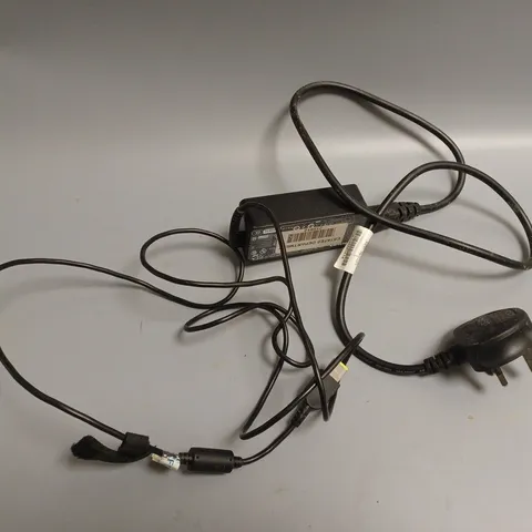 APPROXIMATELY 5 POWER ADAPTERS FOR LAPTOPS, ETC